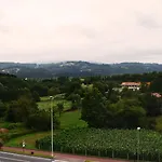 New Bilbao Airport מלון 3*
