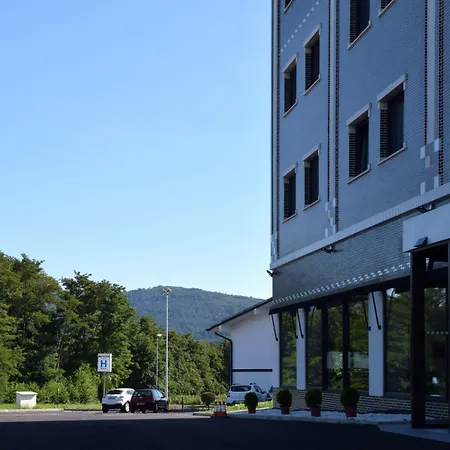 New Bilbao Airport Отель Дерио